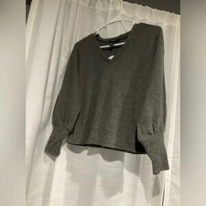 Women’s Forever 21 Gray Cropped Sweater